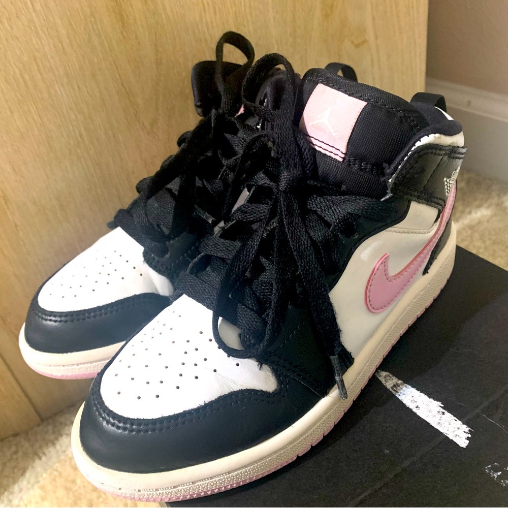 Jordan Mid 1 dunks